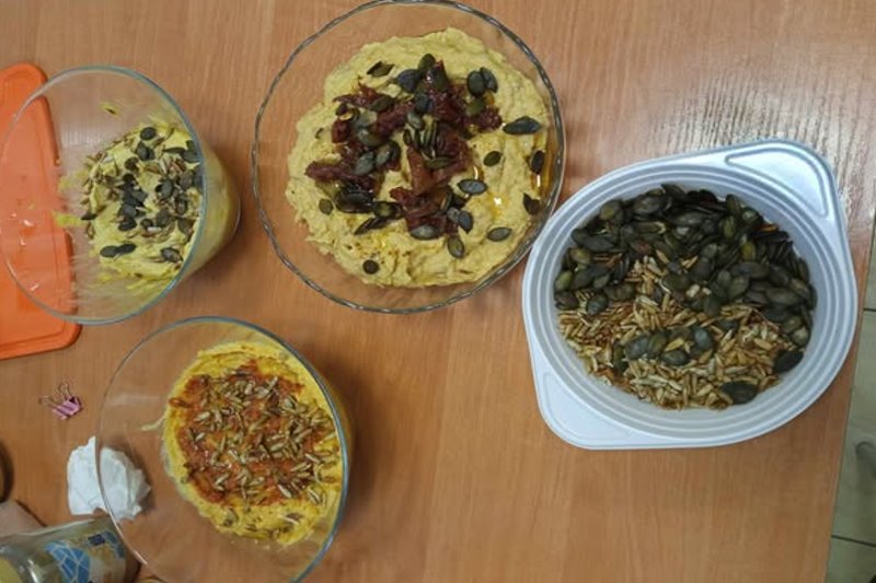 Logotypy Funduszy Europejskich dla Warmii i Mazur, Rzeczypospolitej Polskiej, Unii Europejskiej oraz wojew&oacute;dztwa warmińsko-mazurskiego, wraz z tekstem informującym o dofinansowaniu projektu.